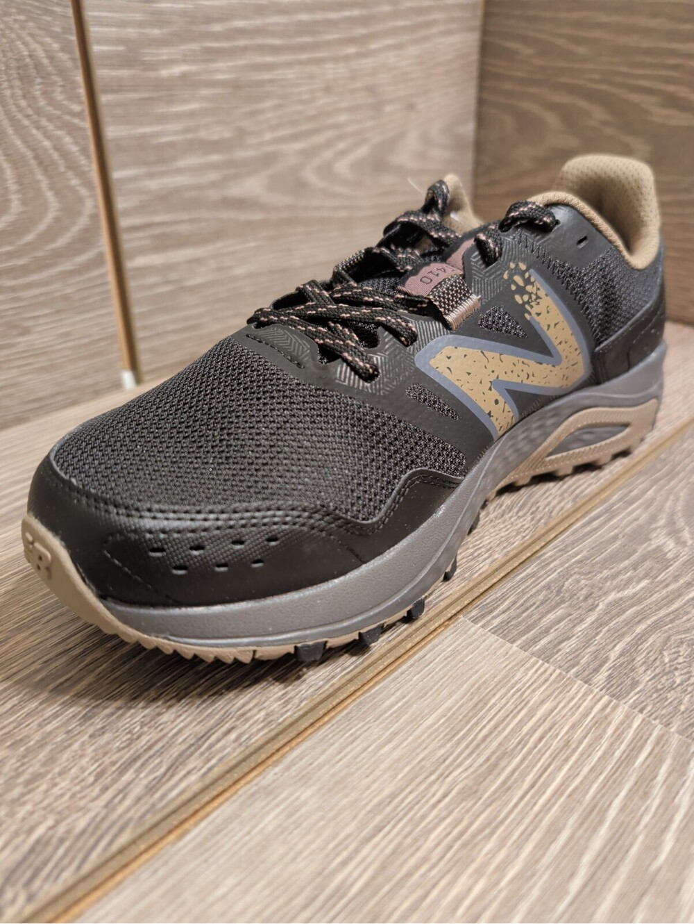 New Balance 410 V8 Sneaker MT410OK8 Men size 9 Extra Wide 4E Trail Running New
